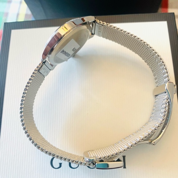 ❤️Authentic Gucci mother of Pearl watch ❤️ - Picture 5 of 8